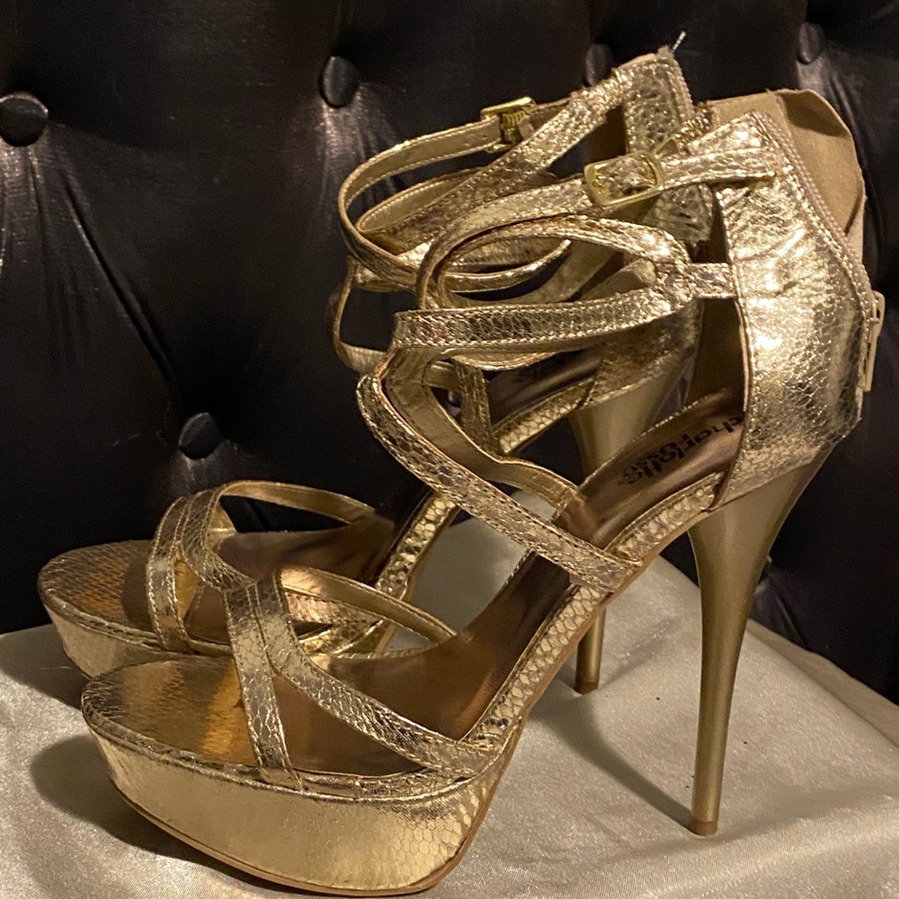Gold size 8 heels